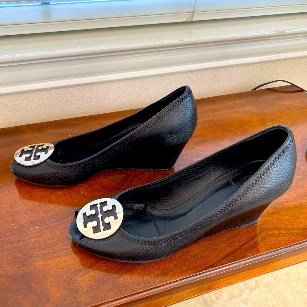 Tory Burch peep toe wedge, black